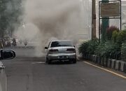 Geger! Mobil Mendadak Berasap di Lampu Merah Randu Pangger Probolinggo