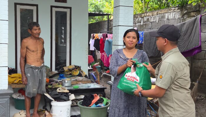 Ratusan KK Terdampak Banjir, Wamenperin Salurkan Bantuan di Probolinggo