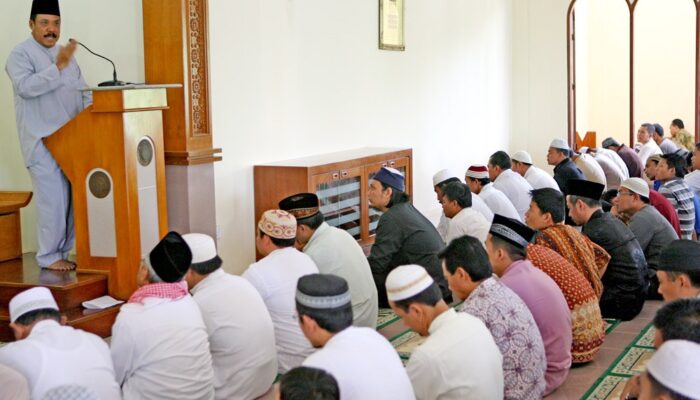 Salat Jamaah dan Dhuha Ternyata Pahalanya Sama Dengan Haji dan Umrah