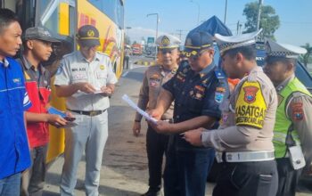 Tekan Angka Kecelakaan di Probolinggo, Kendaraan Dicek Ketat di Exit Tol Leces