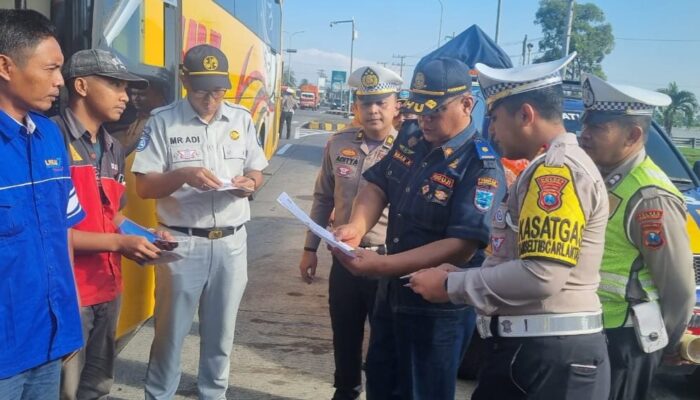 Tekan Angka Kecelakaan di Probolinggo, Kendaraan Dicek Ketat di Exit Tol Leces