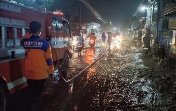 Diguyur Hujan Tanpa Henti, 33 KK di Probolinggo Diterjang Banjir