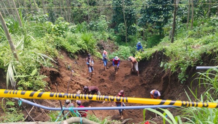 Cegah Jalan Putus, BPBD Probolinggo Pasang Bronjong di Jalur Tiris