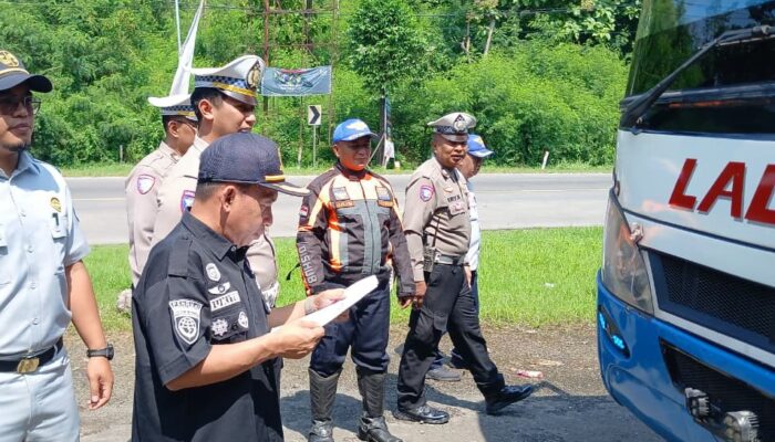 Awasi Arus Balik, Dishub Probolinggo Cek Ketat Kendaraan di Jalur Pantura