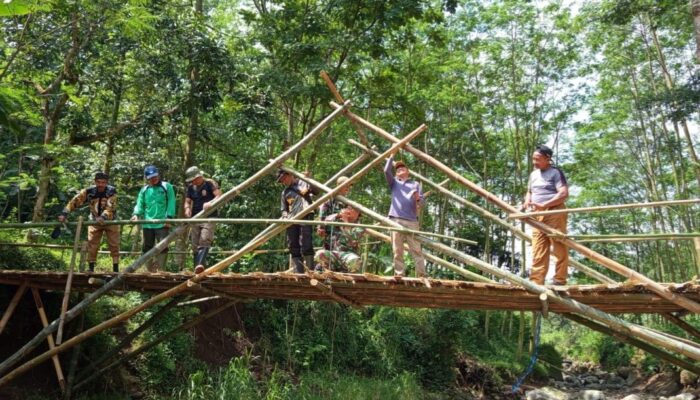 Jembatan Ambruk di Lumbang, Pemkab Probolinggo Bangun Akses Darurat untuk Warga
