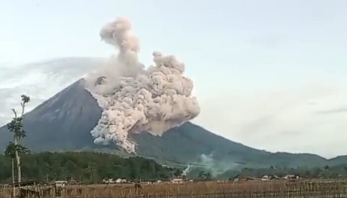 Semeru Kembali Erupsi, Warga Diminta Waspada Awan Panas dan Lahar