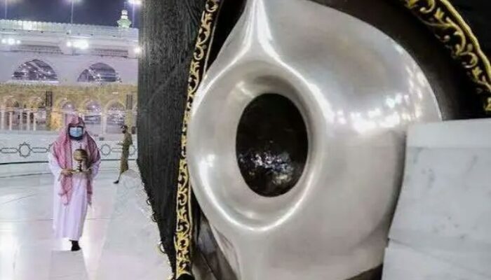 Keistimewaan Hajar Aswad, Batu Surga di Sudut Ka’bah