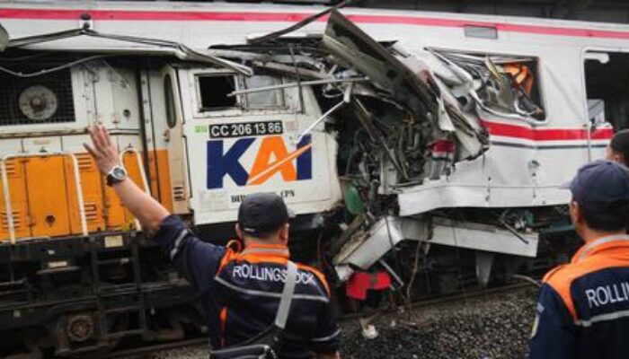 Tabrakan KA Argo Bromo Anggrek–KRL, 10 Jenazah Dievakuasi ke RS Polri