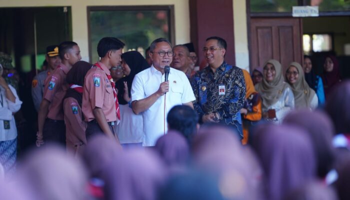 Menteri Zulhas Tinjau Sekolah di Probolinggo, Menu MBG Tak Layak Jangan Dibuat Konten