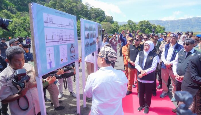 Gubernur Jatim Bangun JLKT dan Resmikan Air Bersih di Bromo