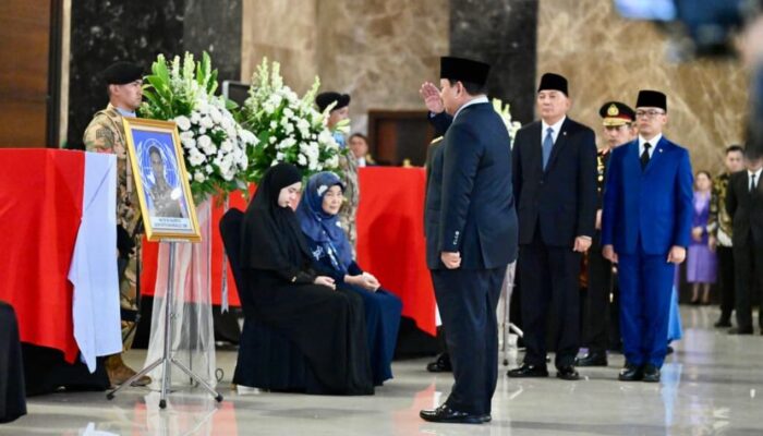 Prabowo Beri Penghormatan Terakhir untuk Tiga Prajurit TNI Gugur di Lebanon