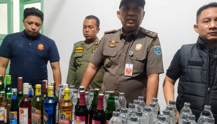 Bikin Resah Warga, Peredaran Miras Dekat Pesantren di Probolinggo Digulung Satpol PP