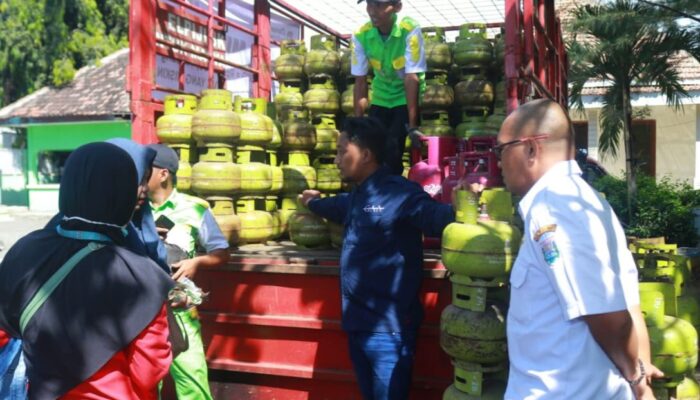 Gas Melon Langka dan Mahal, Warga Probolinggo Serbu Operasi Pasar LPG Murah