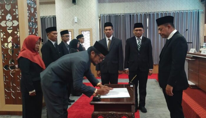 6 Pejabat Dilantik, Bupati Haris: Jaga Nama Baik Pemerintah, Meski Tak Berseragam