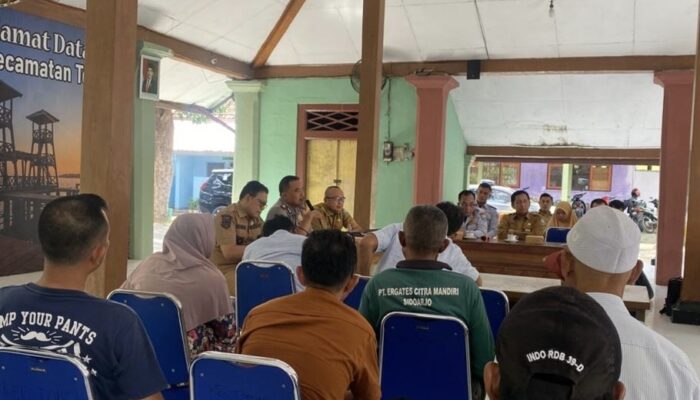 Warga Probolinggo Geram, Jalan Rusak Diduga Imbas Tambang, Rapat Alot dan Tegang