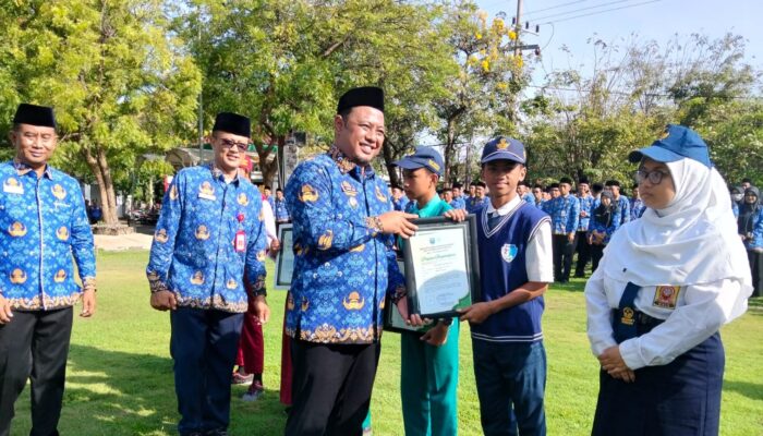 Hardiknas di Probolinggo, Siswa Terima Beasiswa Tahfidz dan Penghargaan