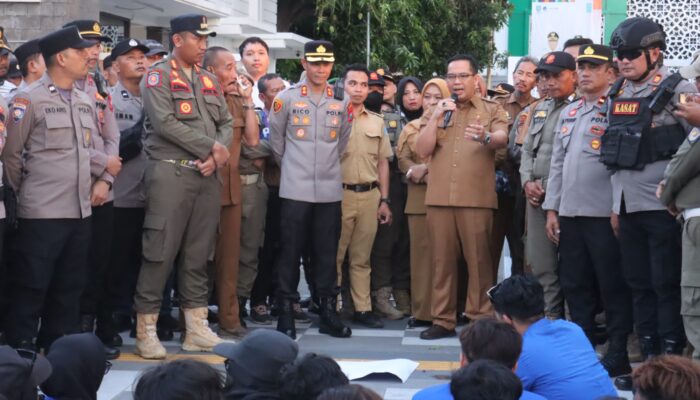 Aksi Aktivis Mahasiswa Kondusif, Polres Probolinggo Kota Turunkan Ratusan Personel