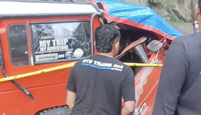 Jeep Hardtop Hantam Tebing di Jalur Ekstrem Bromo, Dua Orang Meninggal