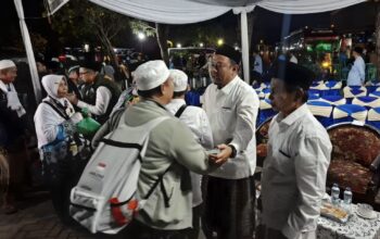 Jamaah Haji Asal Probolinggo Kembali ke Tanah Air, Disambut Hangat di Miniatur Ka’bah