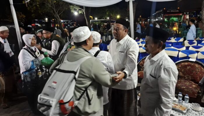 Jamaah Haji Asal Probolinggo Kembali ke Tanah Air, Disambut Hangat di Miniatur Ka’bah
