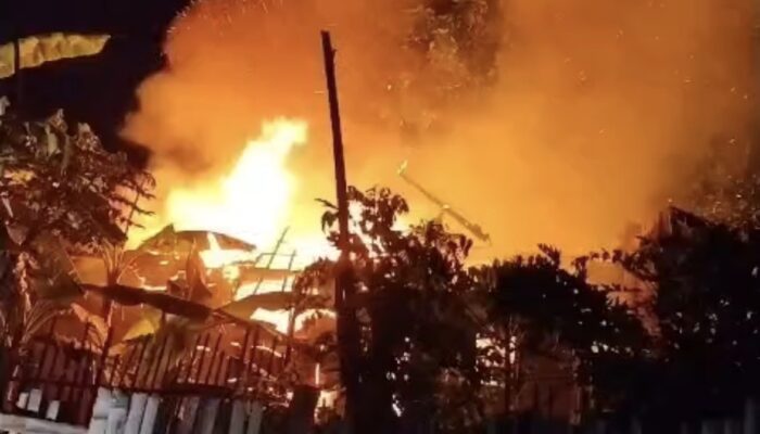 Lilin Jadi Petaka, Dua Rumah Warga Probolinggo Hangus Dilahap Api