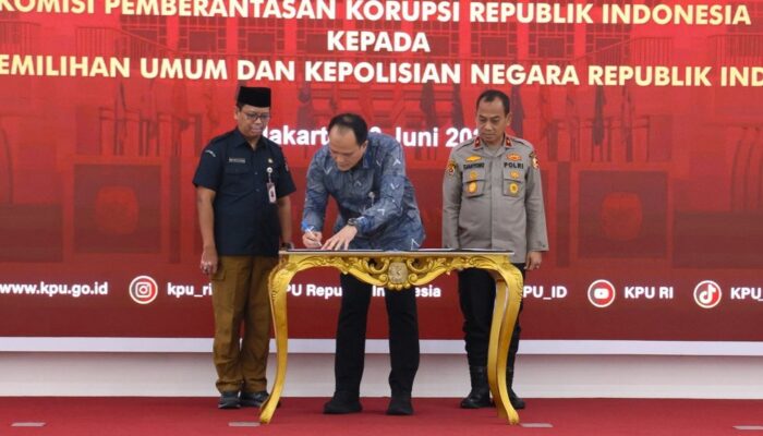 KPK Serahkan Aset Rampasan Rp4,2 Miliar kepada KPU dan Polri