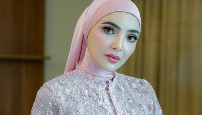 Kisah Hijrah Ashanty, Didukung Suami dan Anak Hingga Kiriman Hijab