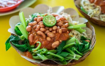 Kuliner Legendaris Lombok, Plecing Kangkung Kaya Rasa dan Nutrisi