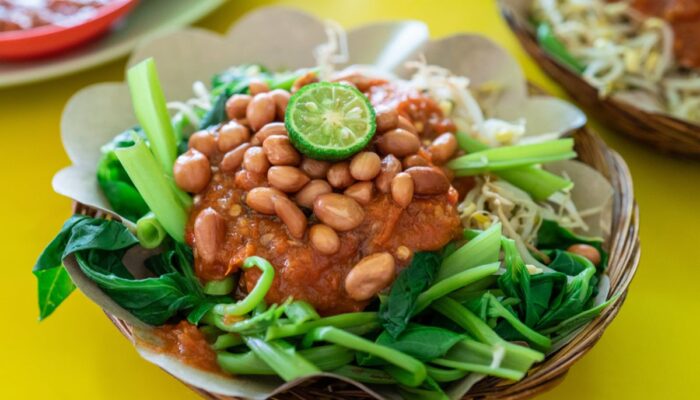 Kuliner Legendaris Lombok, Plecing Kangkung Kaya Rasa dan Nutrisi