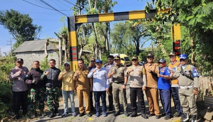 Dishub Probolinggo Pasang Portal, Kendaraan Overload Tak Bisa Lagi Melintas di Tegalsiwalan