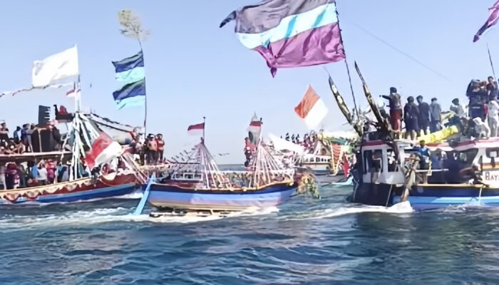 Meriah dan Sakral, Petik Laut Kalibuntu Kembali Gaungkan Kearifan Lokal
