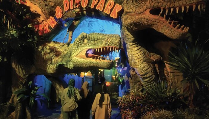 Liburan Malam Seru di Malang Night Paradise, Dari Lampion hingga Dinosaurus