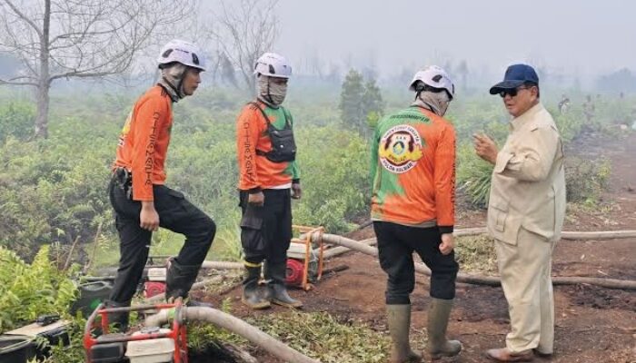 Prabowo Tinjau Karhutla Kalbar, Ribuan Personel dan Armada Diperkuat
