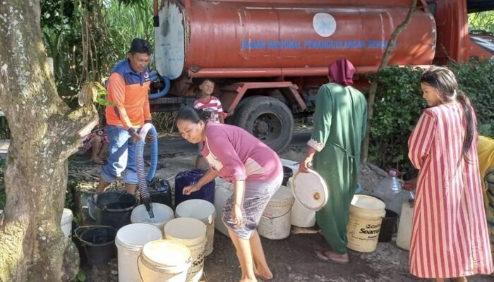 Aliran PDAM Rusak, 136 Warga Tegalsiwalan Dapat Bantuan 5.000 Liter Air Bersih