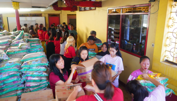 Rayakan 161 Tahun Berdiri, Klenteng Probolinggo Bagikan Ribuan Paket Sembako