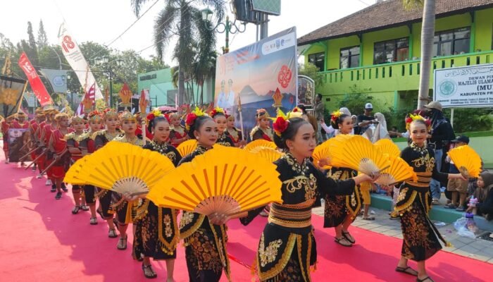 SAE Carnival 2026 Bikin Kraksaan Semarak, Ribuan Warga Antusias Saksikan Pawai