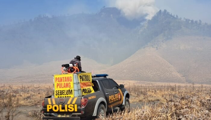 Gunung Bromo Ditutup Total, Kebakaran Meluas, Wisatawan Diminta Tak Masuk