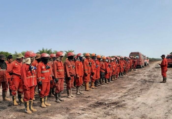 Operasi pengendalian karhutla terus dilakukan tim gabungan di enam provinsi prioritas./ Foto: Humas Kemenhut