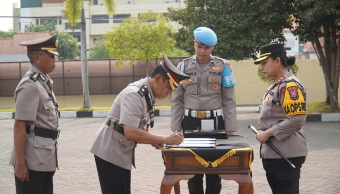 Kasat Samapta dan Kapolsek Gading Polres Probolinggo Berganti