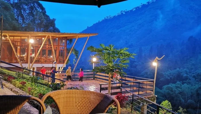 De Potrek Bromo, Kafe dengan Panorama Pegunungan di Jalur Wisata Sukapura