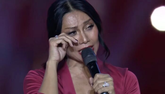 Bikin Haru di SUGBK! Anggun C. Sasmi Bawakan Lagu Ibu Sud, Tutup Kemenangan Timnas Garuda