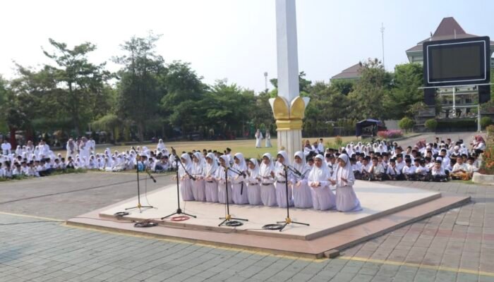 Ratusan Santri Padati Alun-alun Kraksaan, Tandai Kick Off HSN 2026