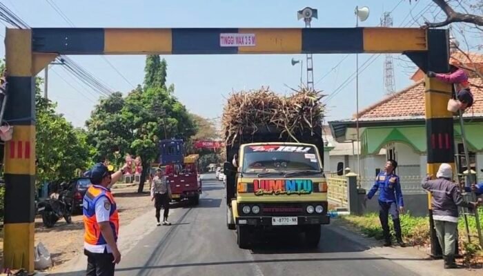 Cegah Jalan Cepat Rusak, Kendaraan Besar Dibatasi di Dua Ruas Jalan Probolinggo