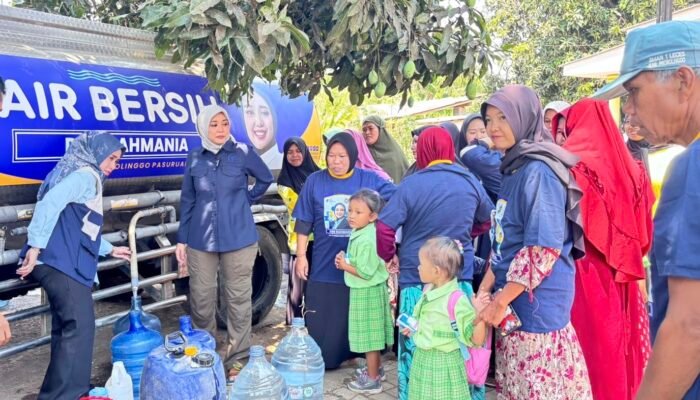 Enam Hari Krisis Air, Warga Malasanwetan Probolinggo Terima Bantuan dari Anggota DPR RI